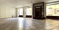 Negozio Vetrinato in Centro Negozio Vetrinato in Centro