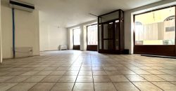 Negozio Vetrinato in Centro Negozio Vetrinato in Centro