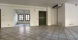 Negozio Vetrinato in Centro Negozio Vetrinato in Centro