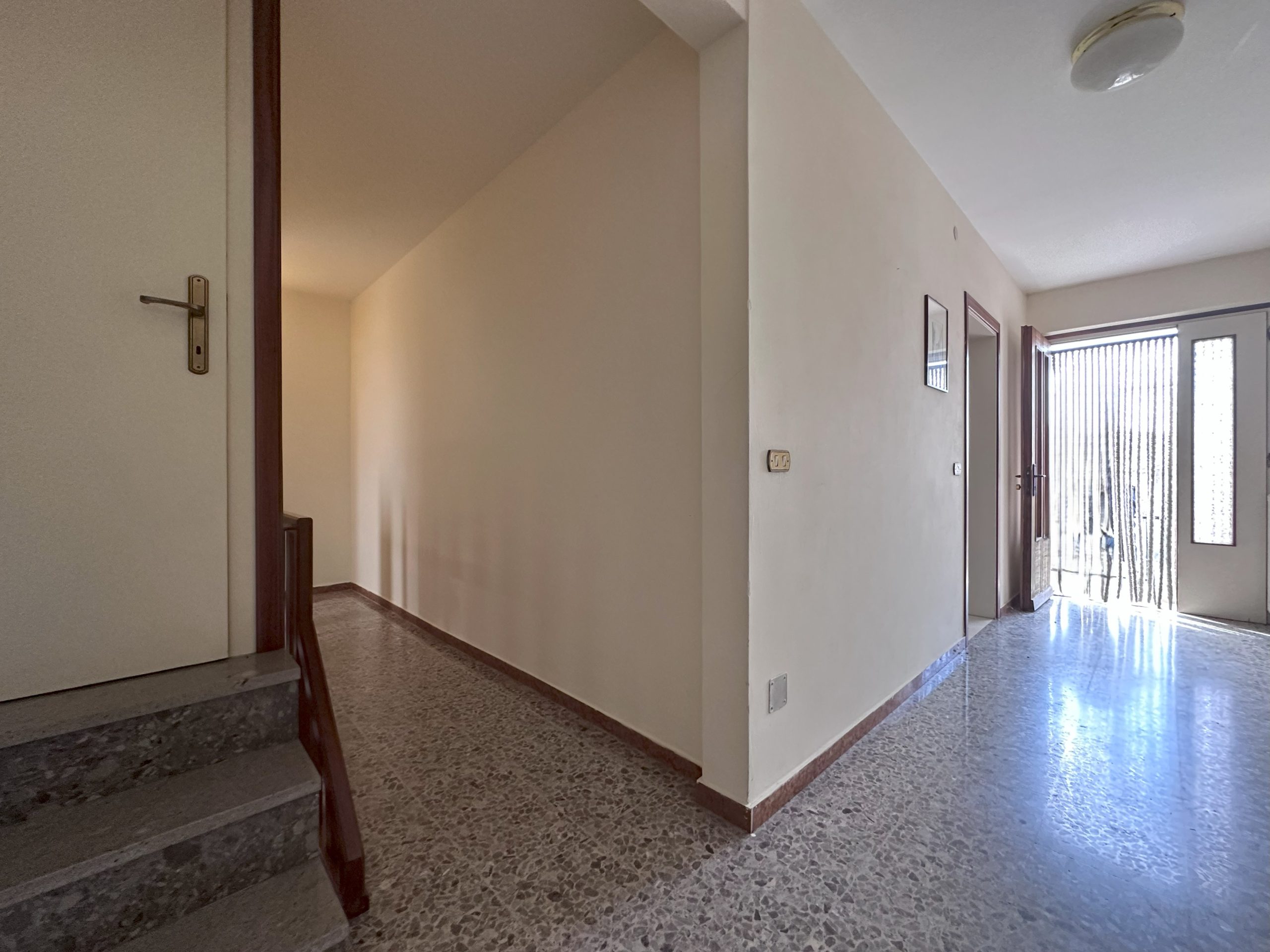 Ampia Casa Con Giardino Ampia Casa Con Giardino