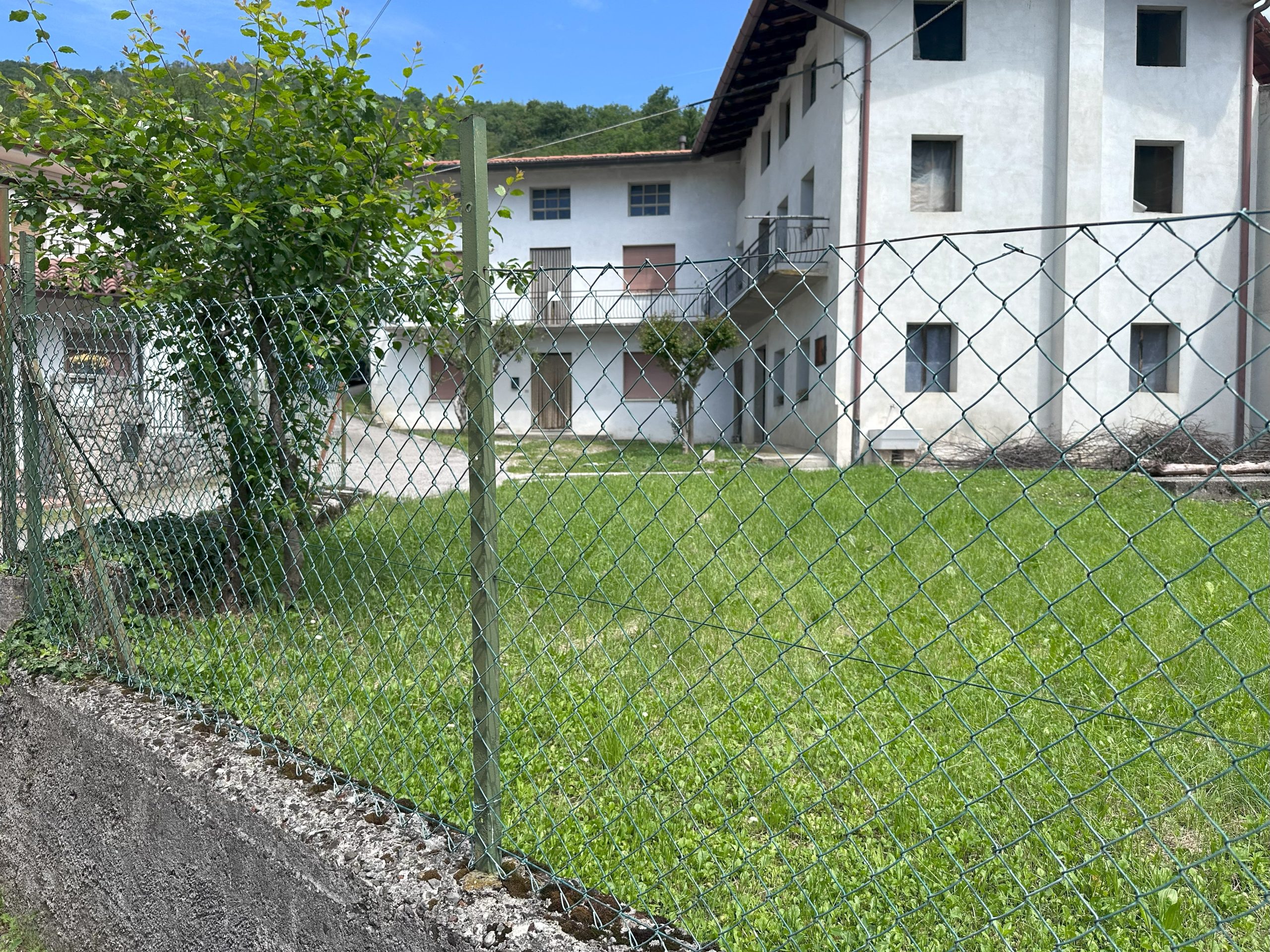 Ampia Casa Con Giardino Ampia Casa Con Giardino