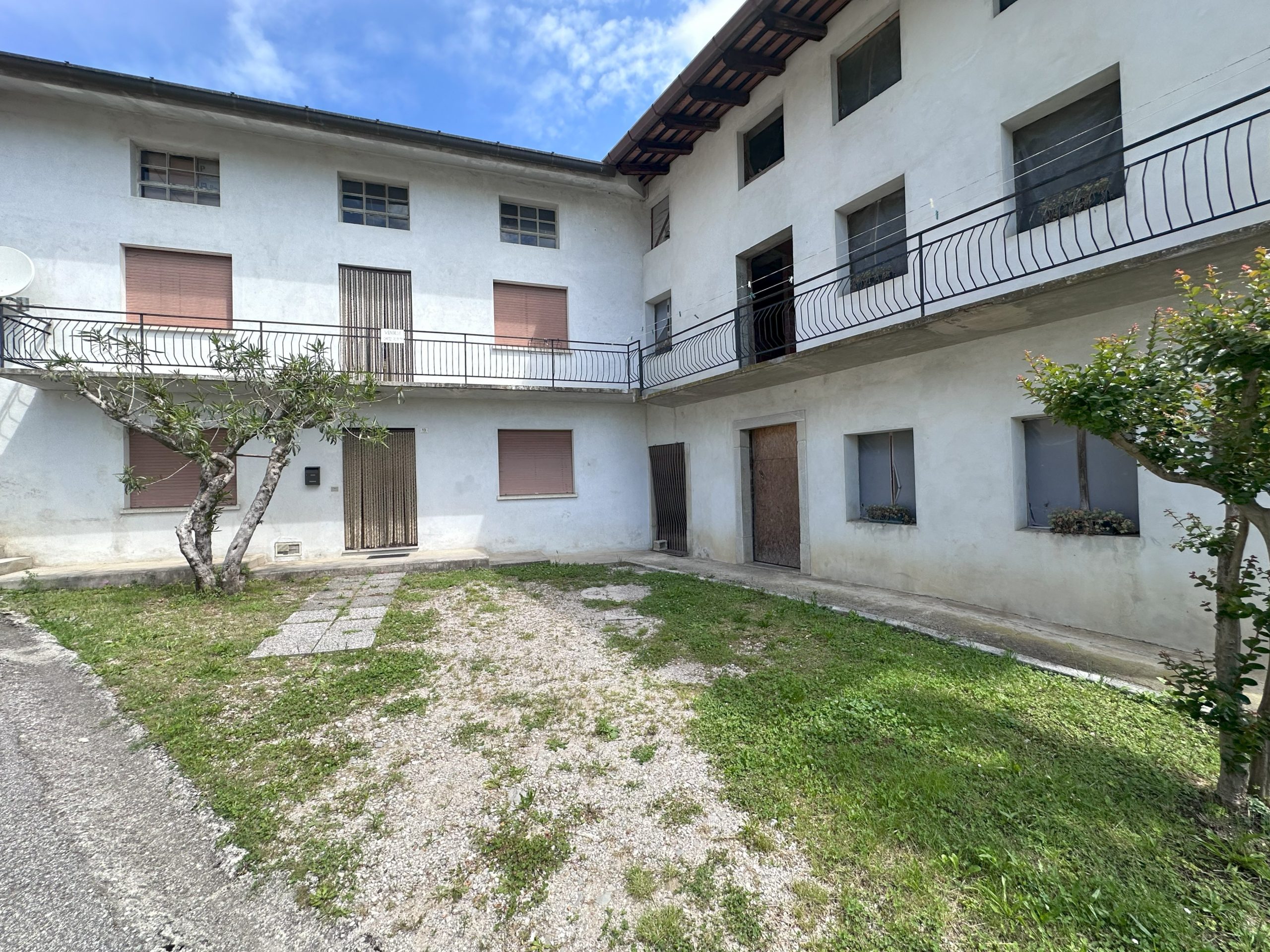Ampia Casa Con Giardino
