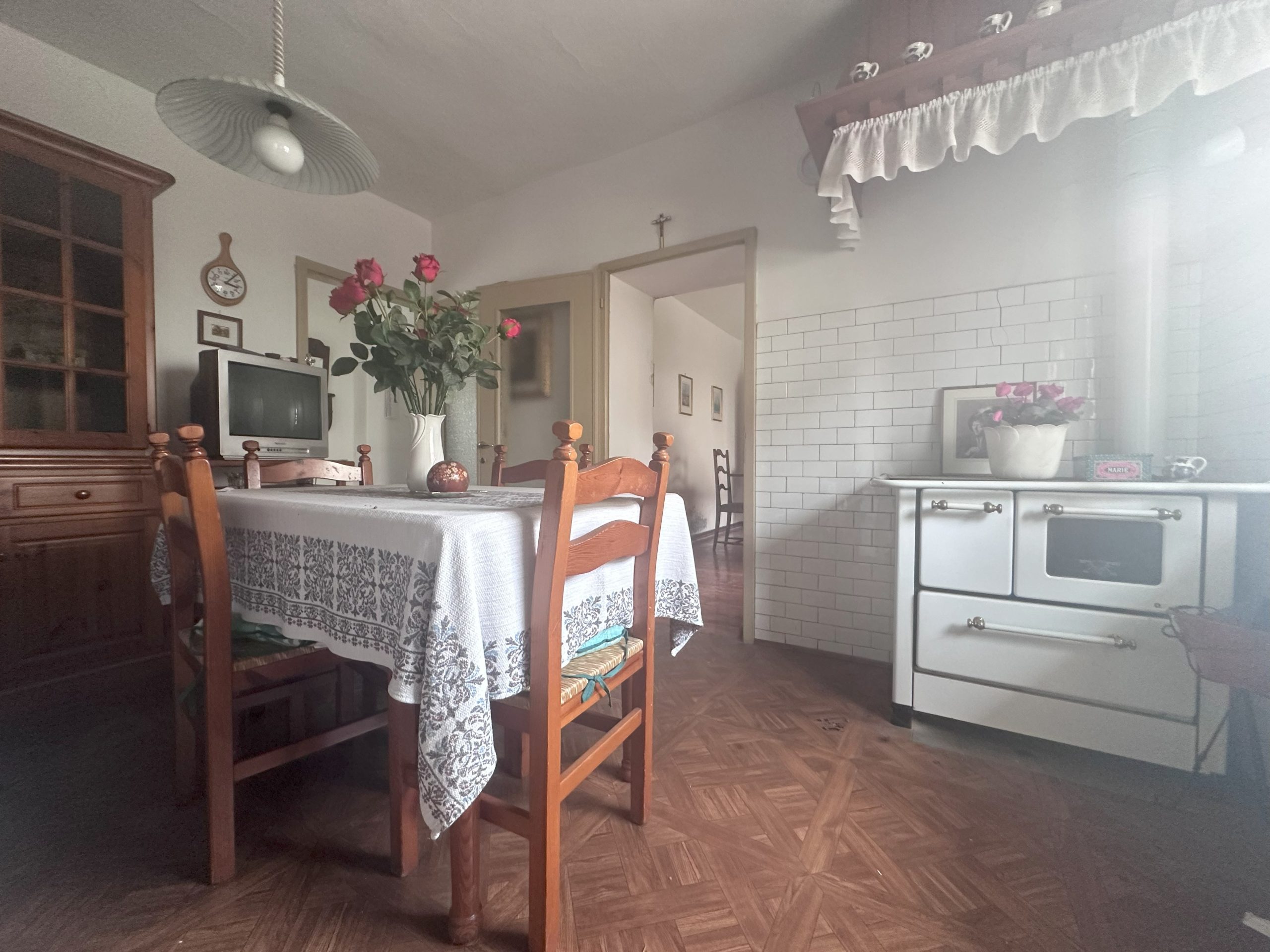 Casa Con Ampia Corte Casa Con Ampia Corte