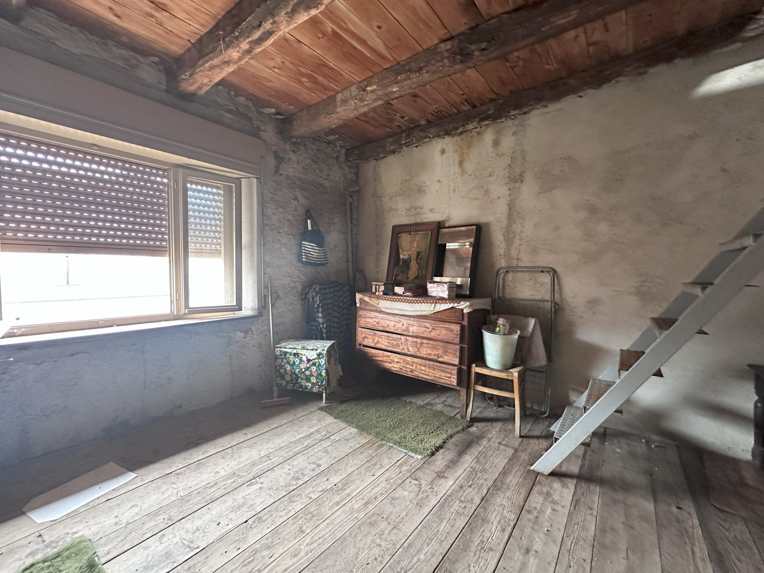 Casa Con Ampia Corte Casa Con Ampia Corte