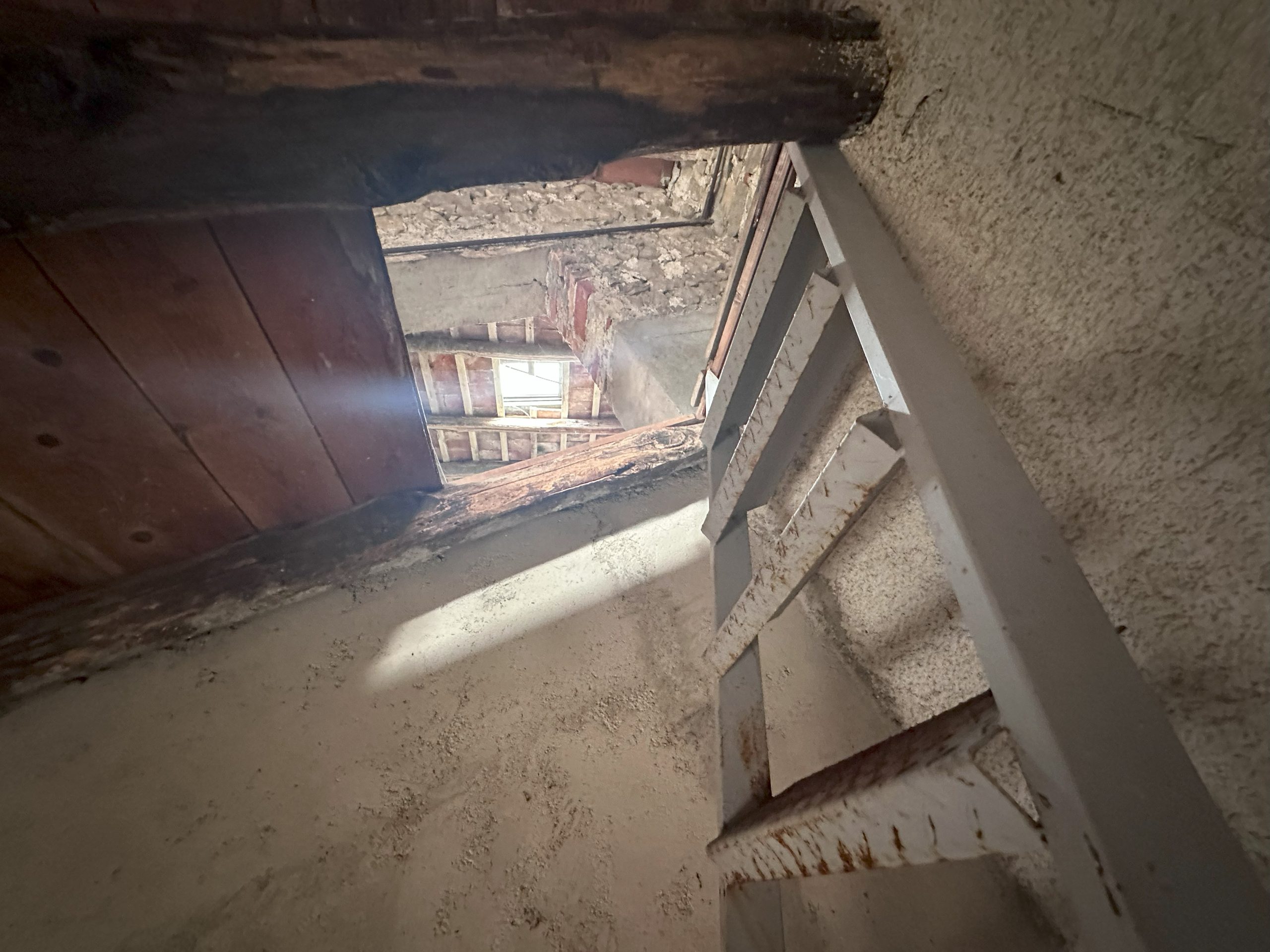 Casa Con Ampia Corte Casa Con Ampia Corte