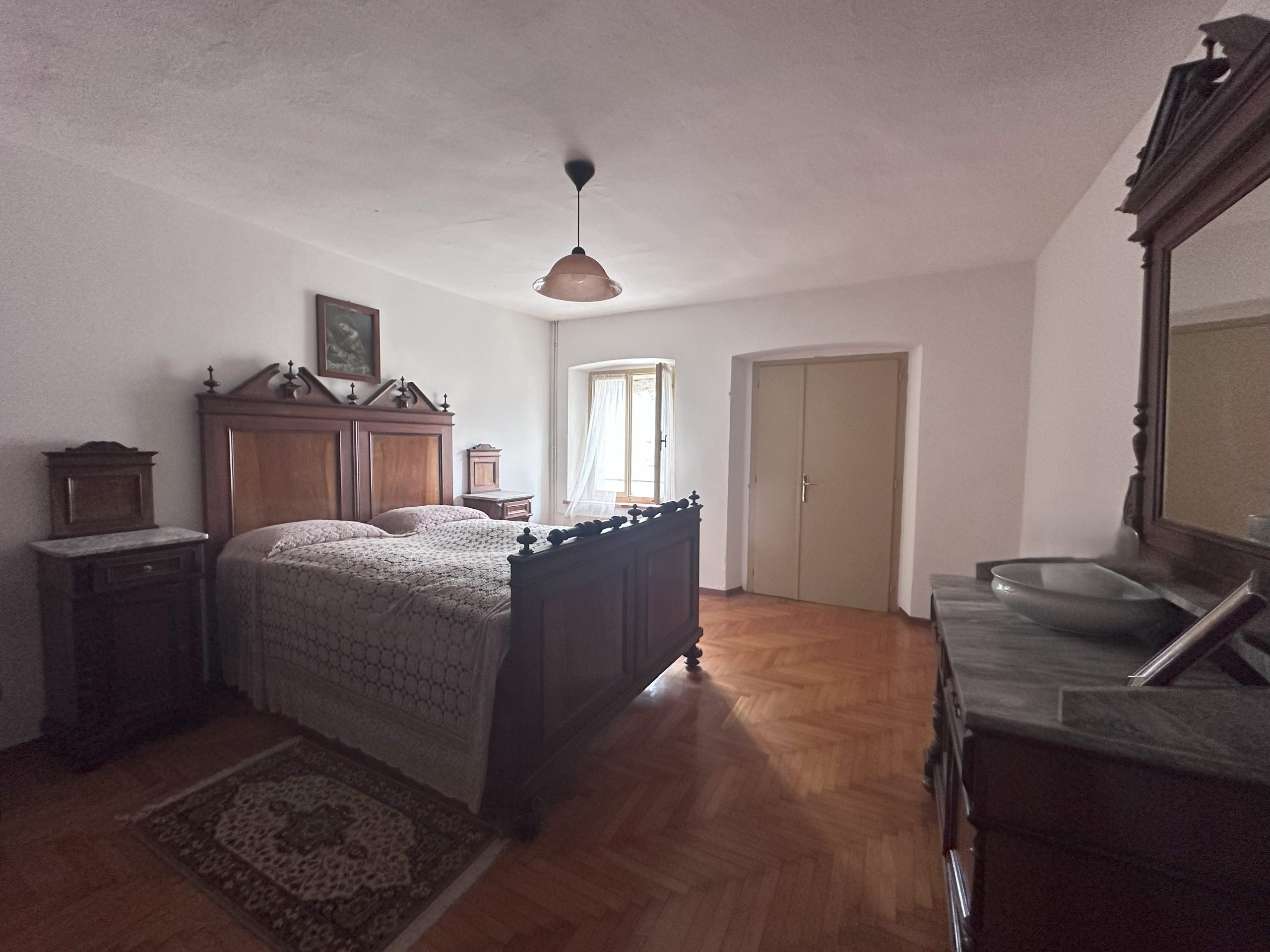 Casa Con Ampia Corte Casa Con Ampia Corte