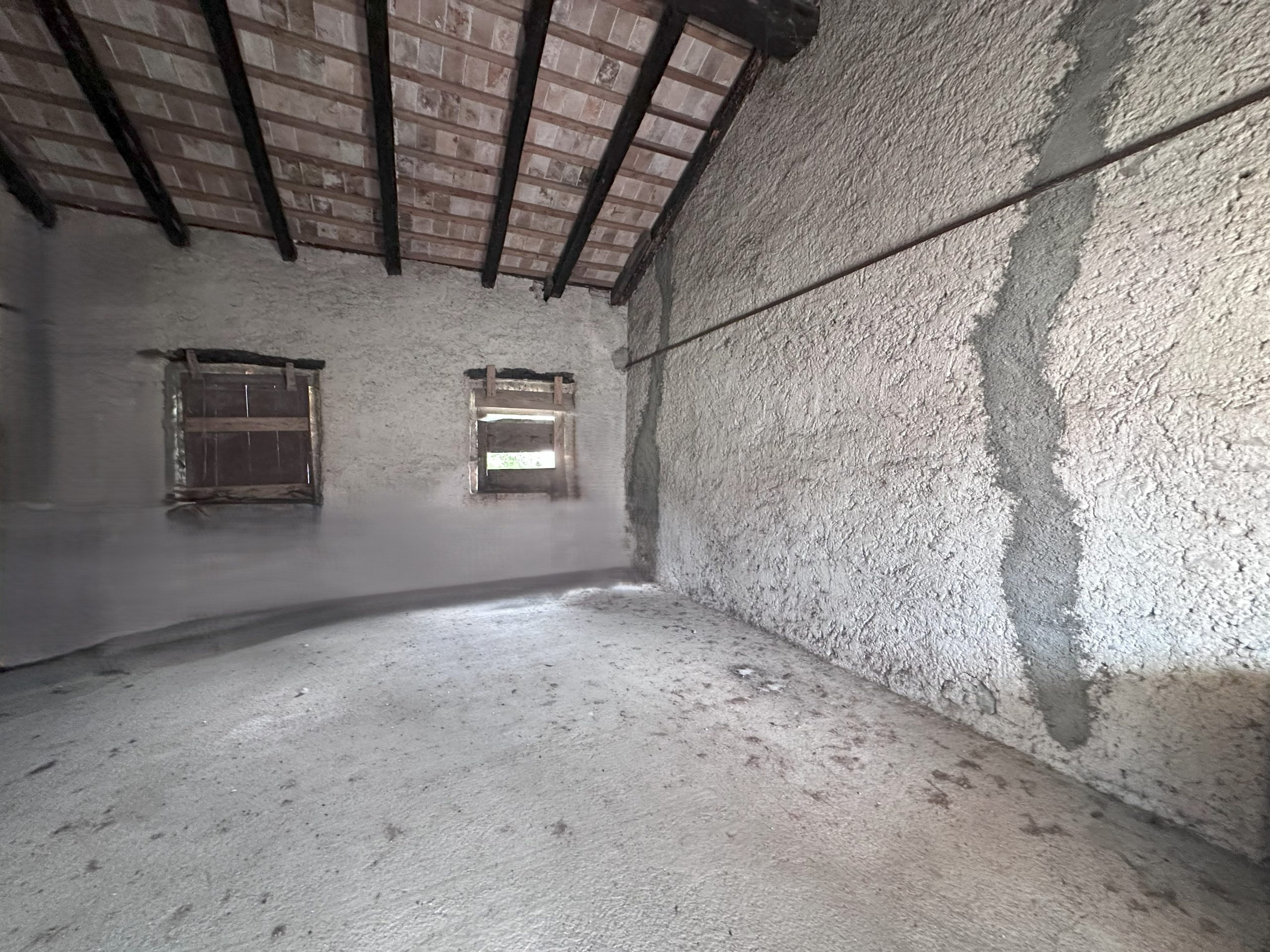 Casa Con Ampia Corte Casa Con Ampia Corte