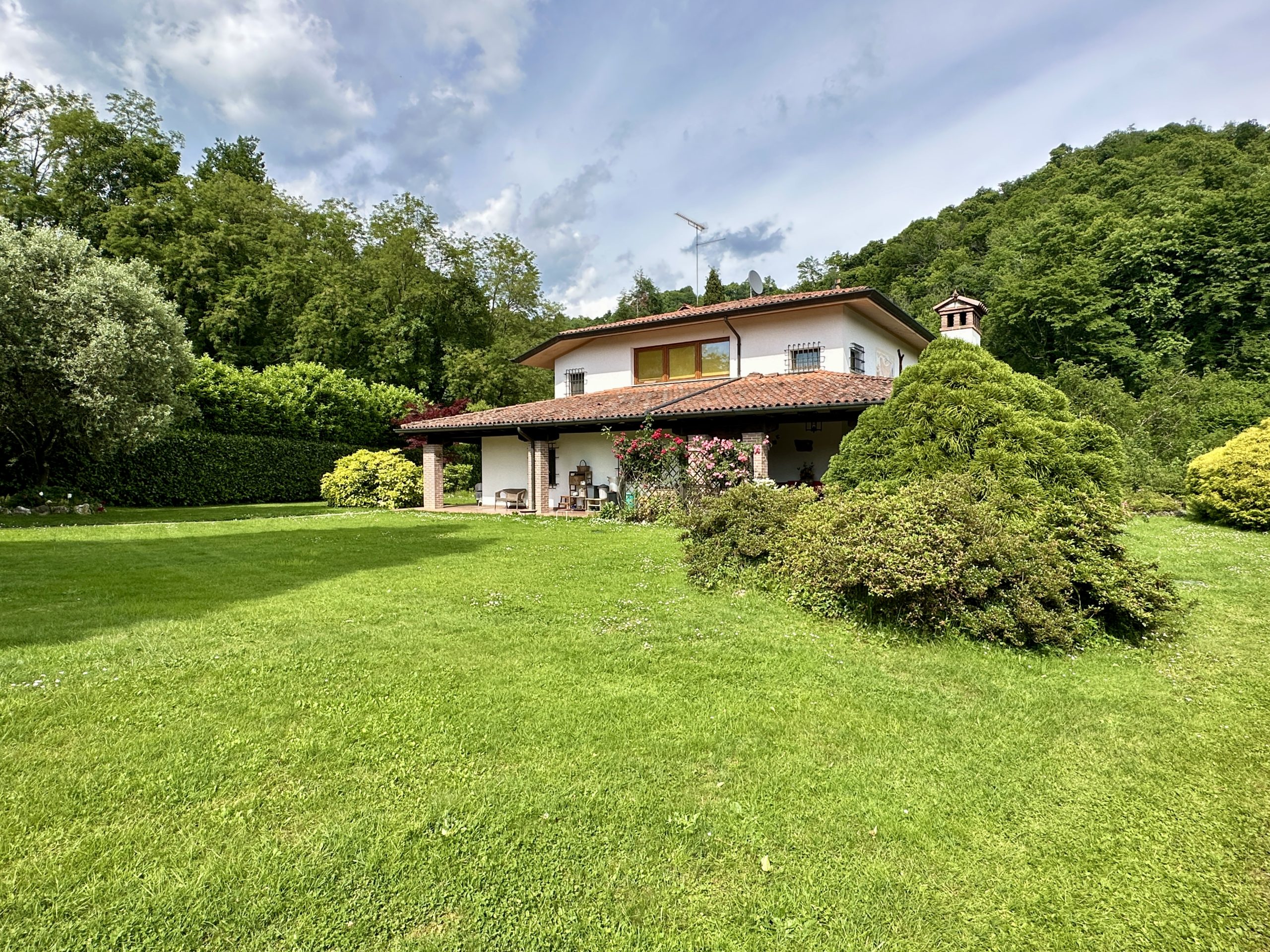 VILLA CON PARCO VILLA CON PARCO