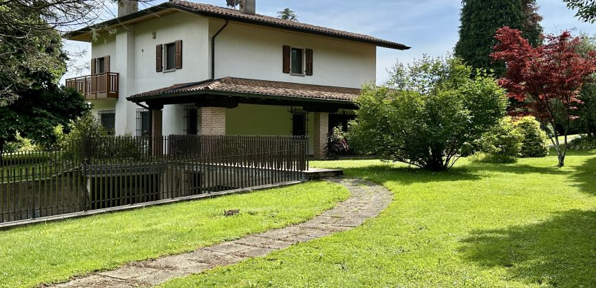 Villa Con Parco