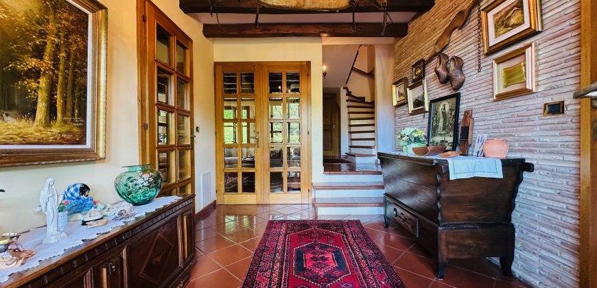 Villa Con Ampio Giardino Villa Con Ampio Giardino