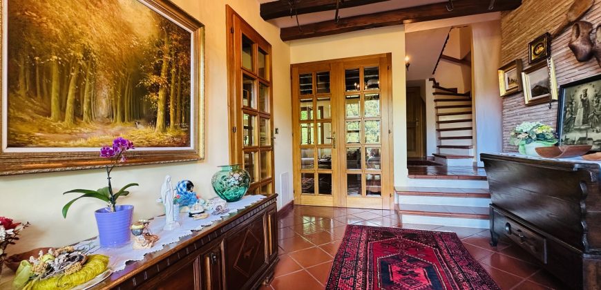 Villa Con Ampio Giardino Villa Con Ampio Giardino