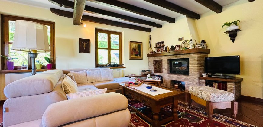 Villa Con Ampio Giardino Villa Con Ampio Giardino