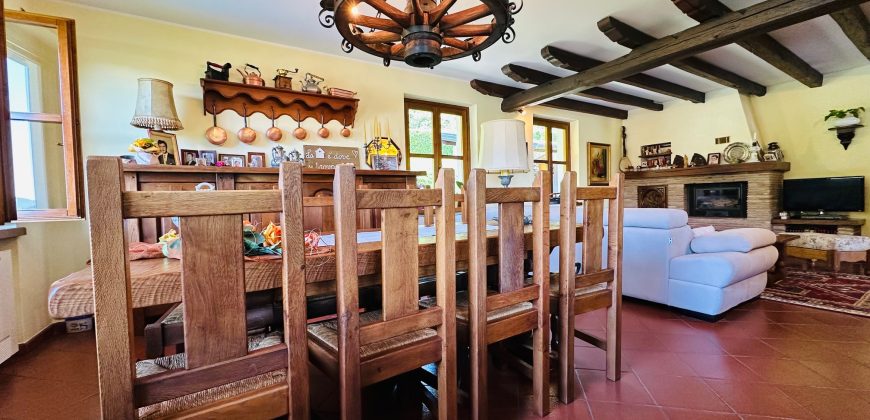 Villa Con Ampio Giardino Villa Con Ampio Giardino