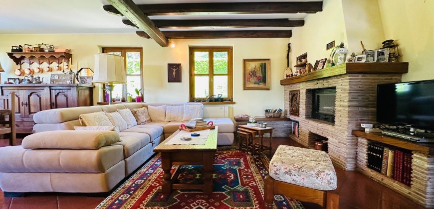 Villa Con Ampio Giardino Villa Con Ampio Giardino