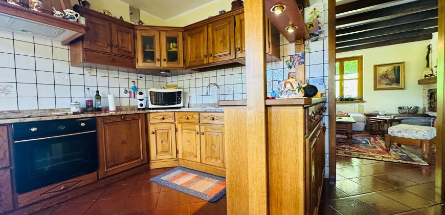 Villa Con Ampio Giardino Villa Con Ampio Giardino