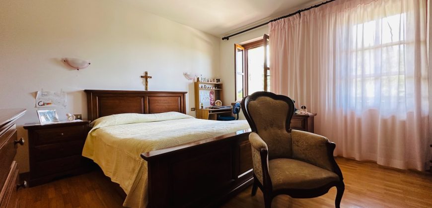 Villa Con Ampio Giardino Villa Con Ampio Giardino