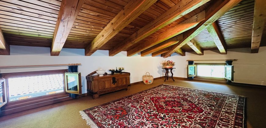 Villa Con Ampio Giardino Villa Con Ampio Giardino