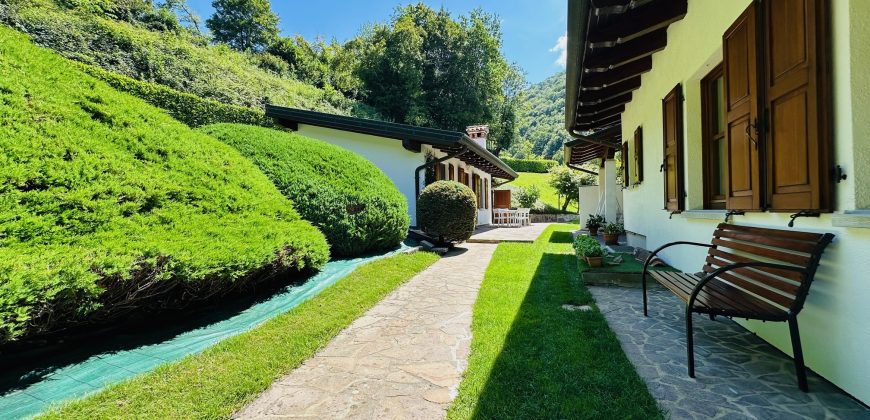 Villa Con Ampio Giardino Villa Con Ampio Giardino