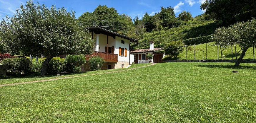 Villa Con Ampio Giardino Villa Con Ampio Giardino