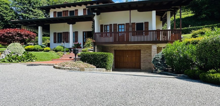 Villa Con Ampio Giardino Villa Con Ampio Giardino