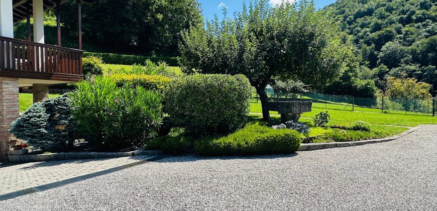 Villa Con Ampio Giardino Villa Con Ampio Giardino