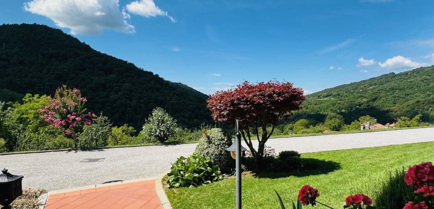 Villa Con Ampio Giardino Villa Con Ampio Giardino