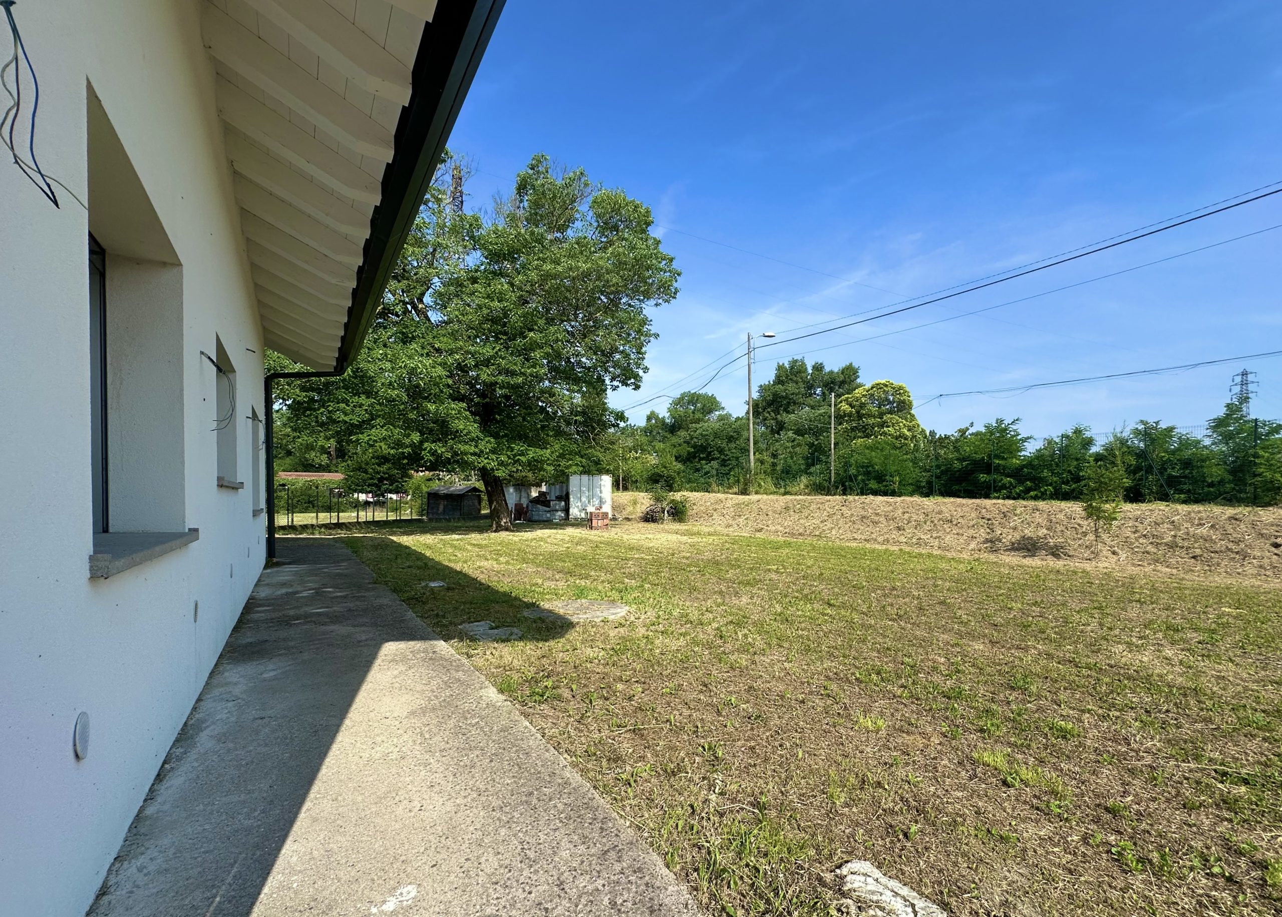 Villetta unifamiliare con ampio giardino Villetta unifamiliare con ampio giardino