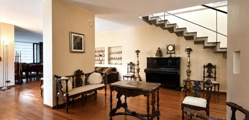 Prestigiosa Villa Con Parco Piantumato