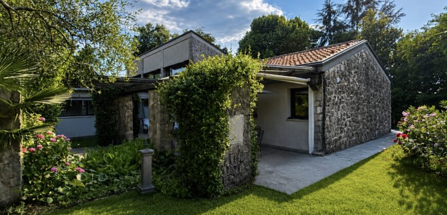 Prestigiosa Villa Con Parco Piantumato