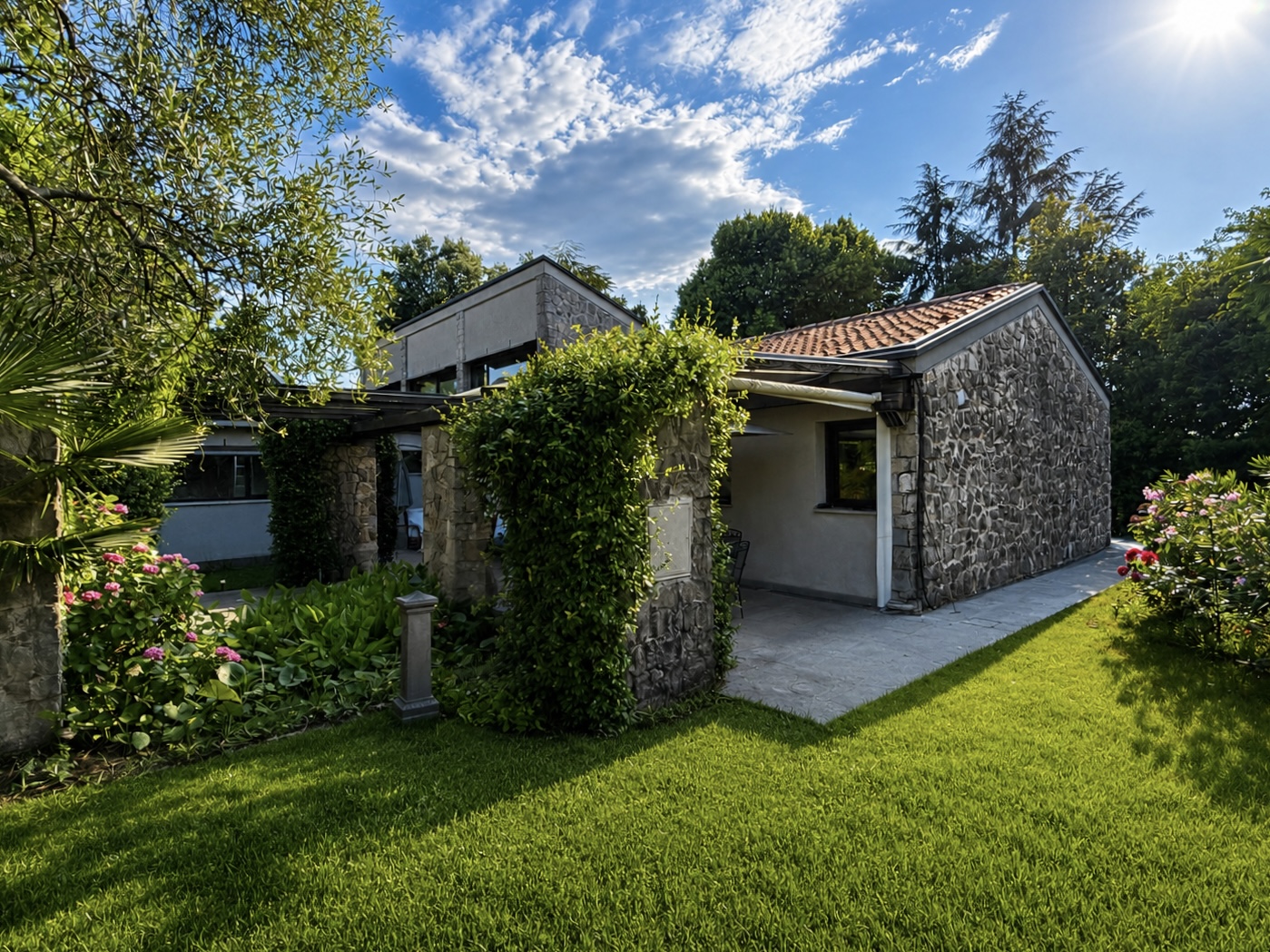 Prestigiosa Villa Con Parco Piantumato