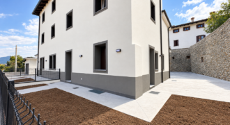 Nuovo Bicamere Con Giardino