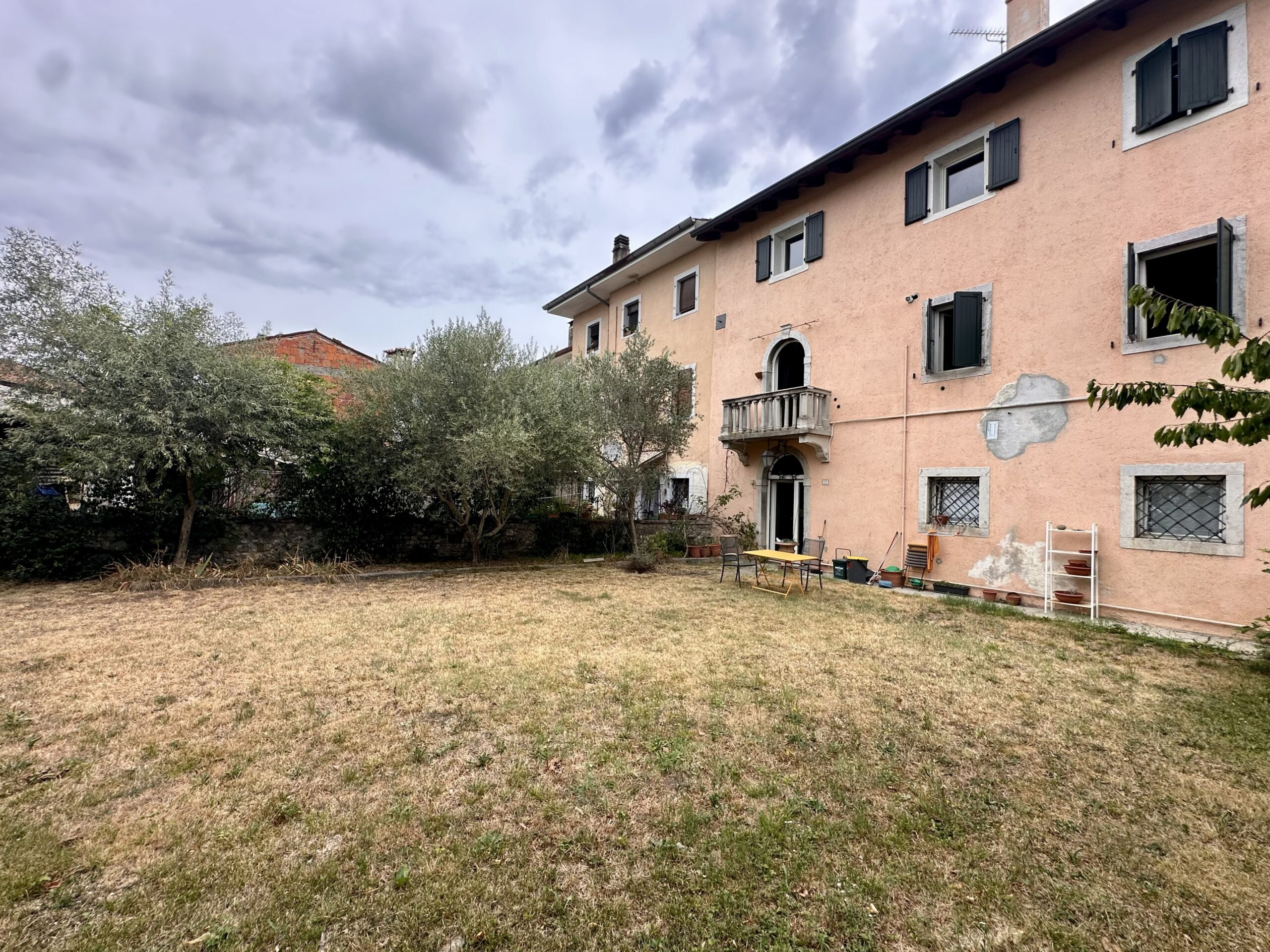 Ampia Casa Storica Con Giardino