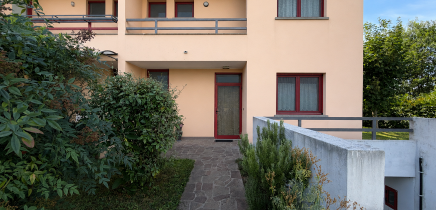 Villa In Bifamiliare A Pradamano