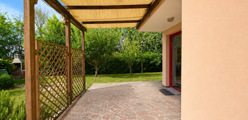 Villa In Bifamiliare A Pradamano