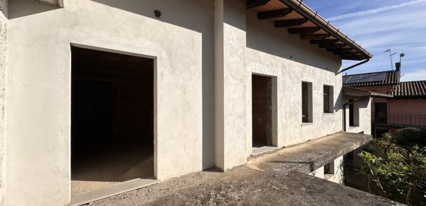 Ampia Casa Con Giardino