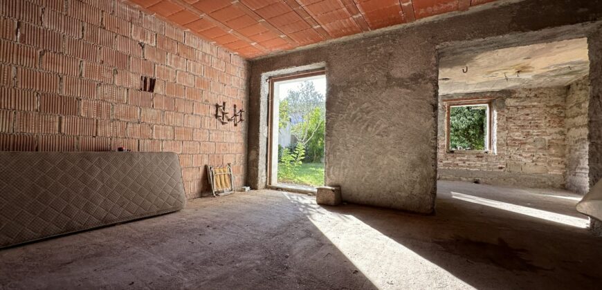 Ampia Casa Con Giardino