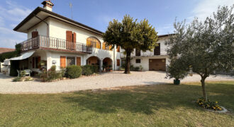Villa Indipendente Con Parco e Autorimesse